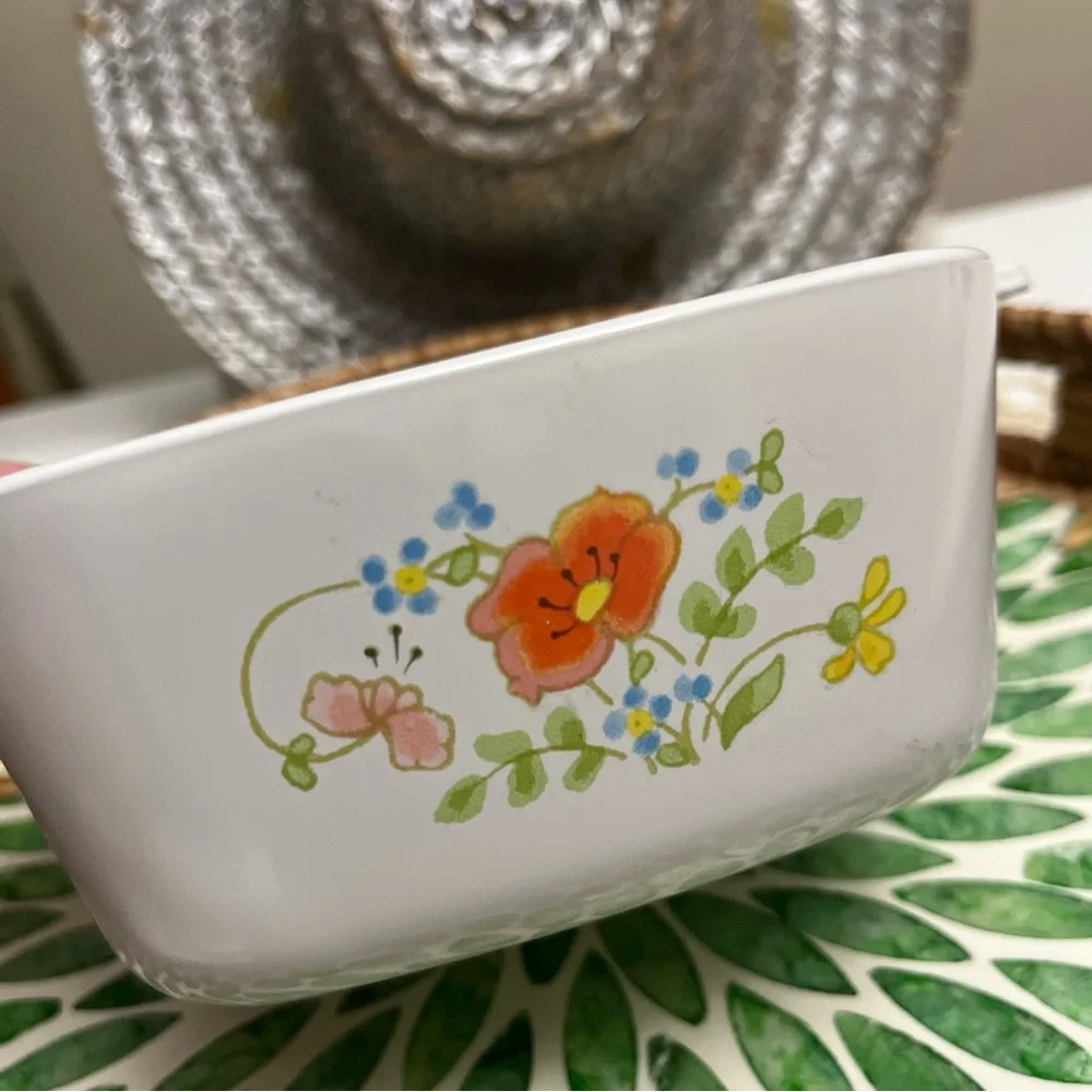 VTG CorningWare‎ White Casserole Dish with Floral Design